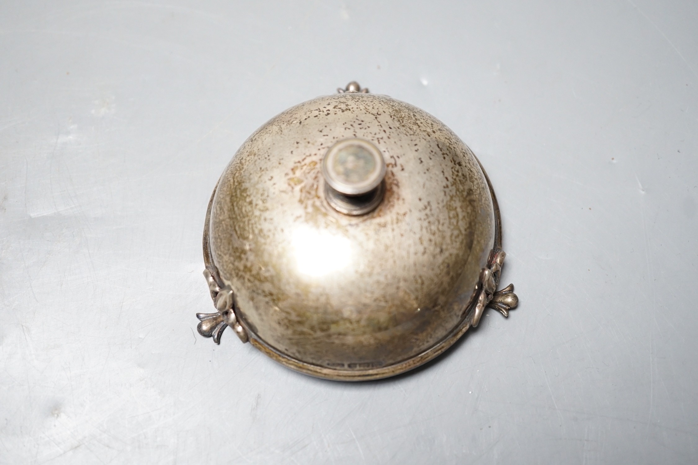 A George V silver mounted table bell, Levi & Salaman, Birmingham, 1911, diameter 86mm.